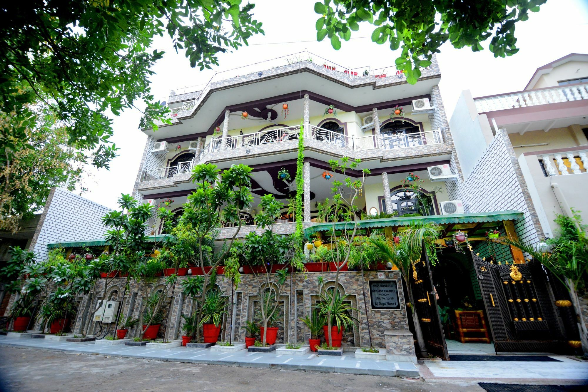 Homestay Aman *